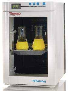 Incubadora compacta Heratherm